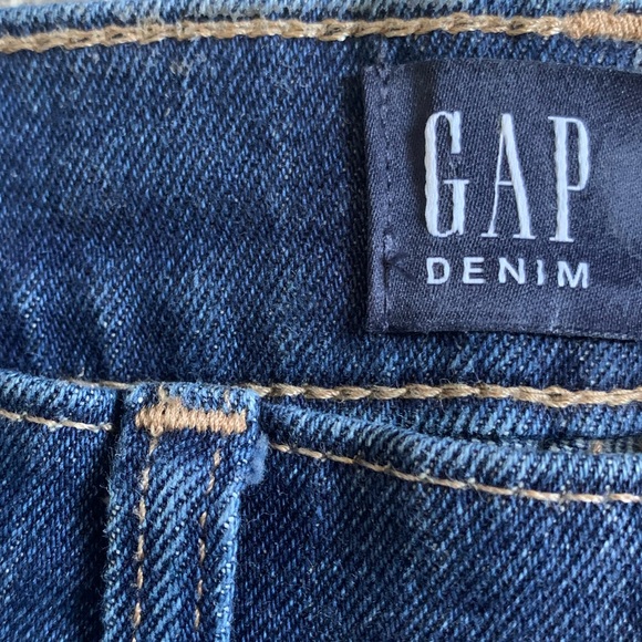 Gap 5” Short Short Jean shorts. - Picture 3 of 3